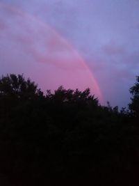 Regenbogen kurz vor Sonnenuntergang